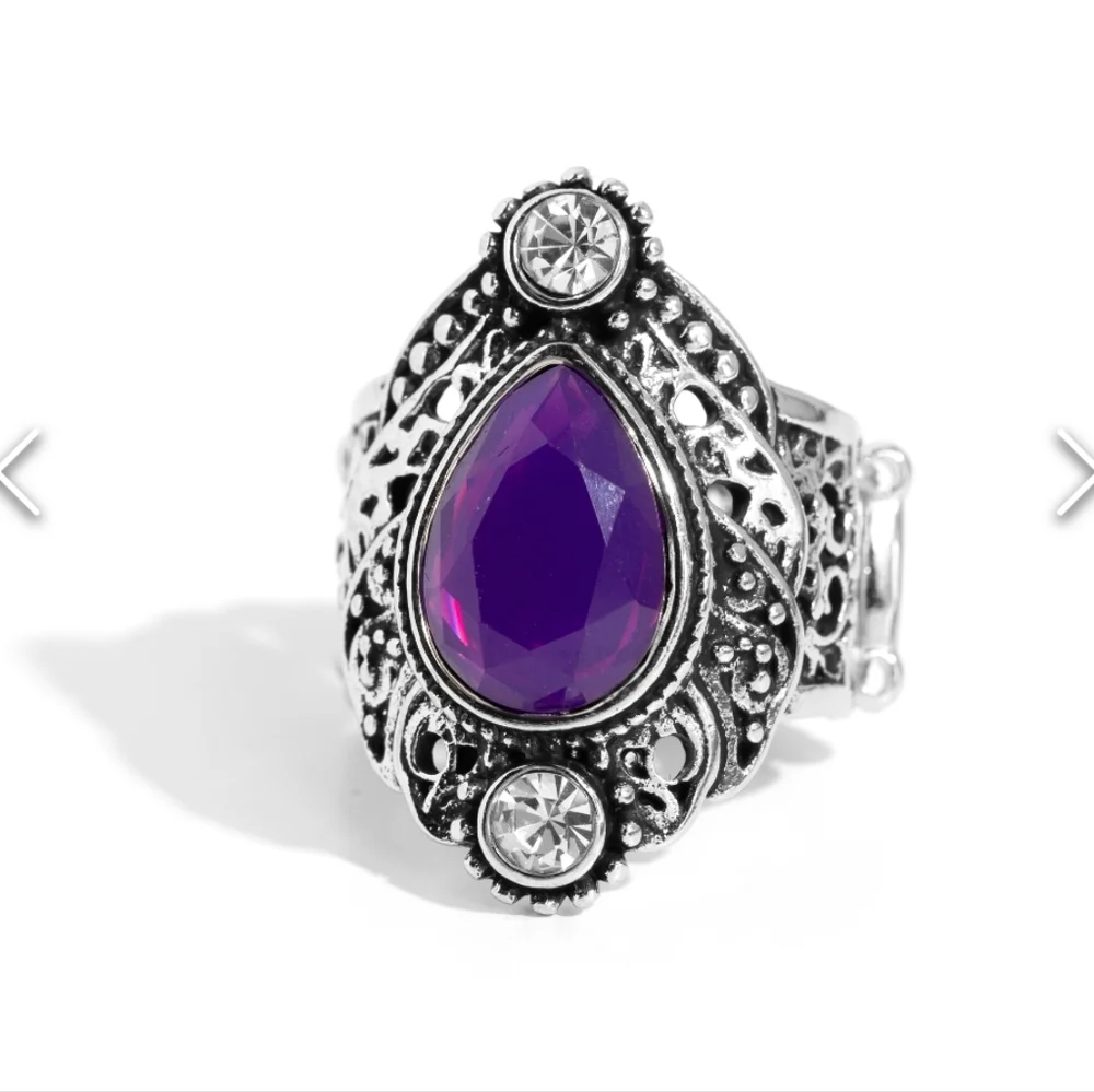 Mystical Mania Purple Ring 💜 Rhinestones - Picture 1 of 3